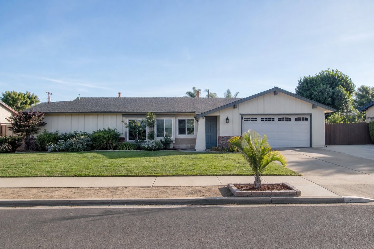 Single-story Riverside home